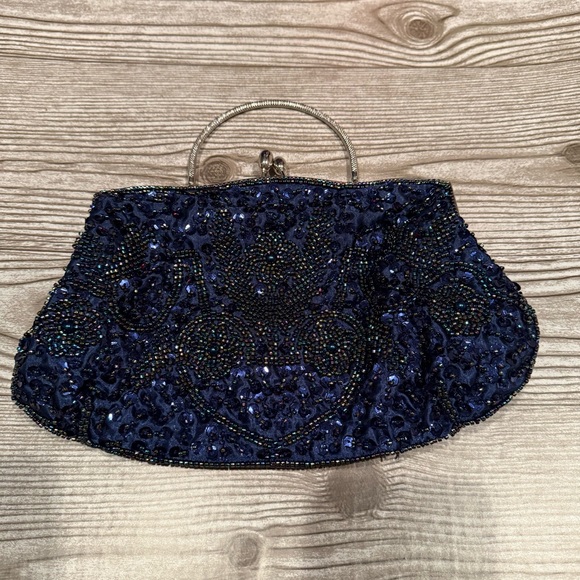 Clutches_&_Wristlets